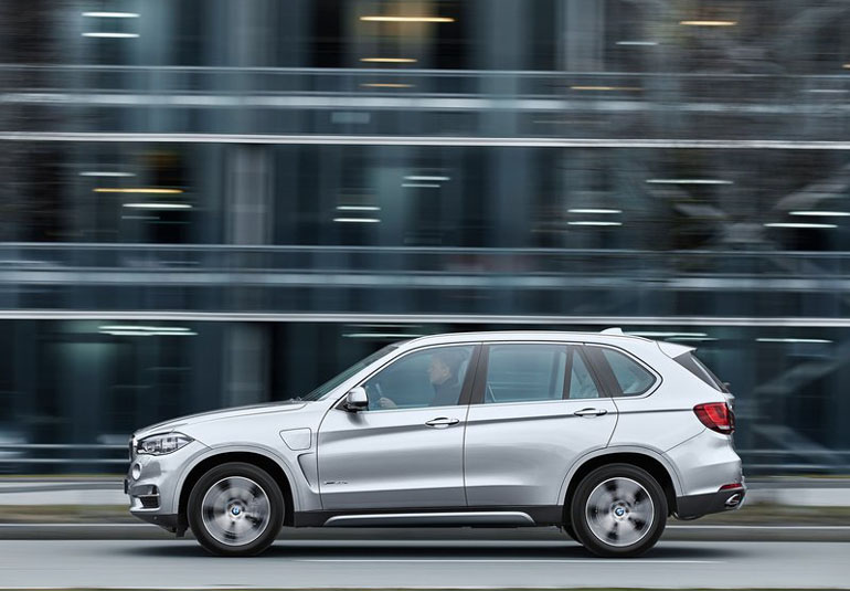 Το μήκος αγγίζει τα; 4.886 μέτρα... 