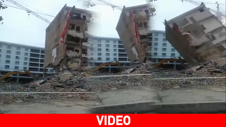 Εκσκαφέας καταπλακώνεται από ετοιμόρροπο κτήριο