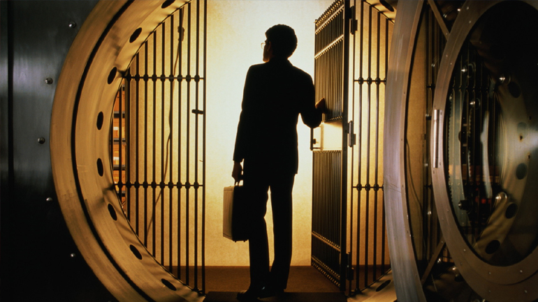 Λίστα με Έλληνες καταθέτες δίνει η Γερμανία στο Υπ. Οικονομικών