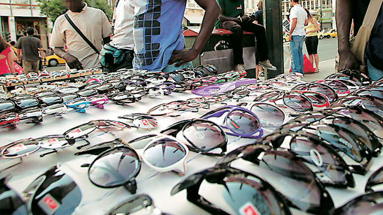 Κατασχέθηκαν εκατοντάδες προϊόντα – μαϊμού