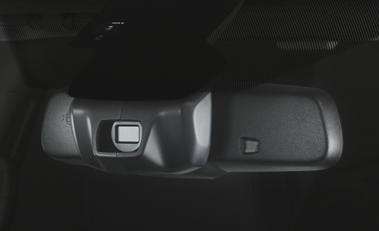 Ραντάρ τοποθετημένο στον εμπρός καθρέπτη το οποίο βοηθά στην ασφάλεια των επιβατών...