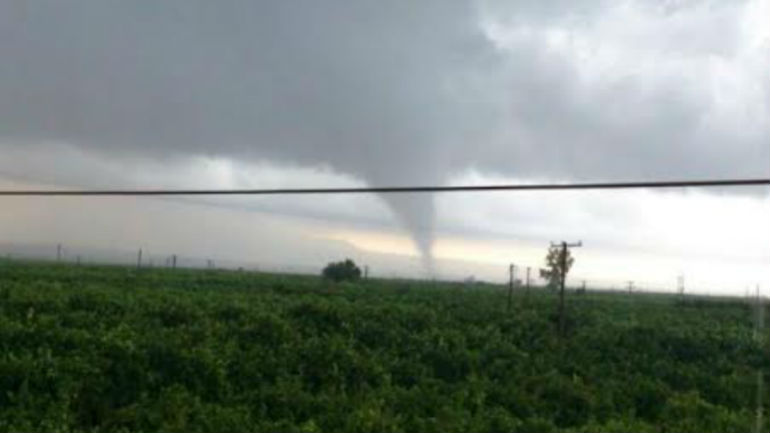 Κέρκυρα: Ζημιές σε σπίτια και επαρχιακούς δρόμους από ανεμοστρόβιλο