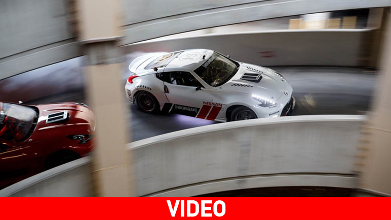 Τα Nissan 370Z «χορεύουν» μέσα στο Mall