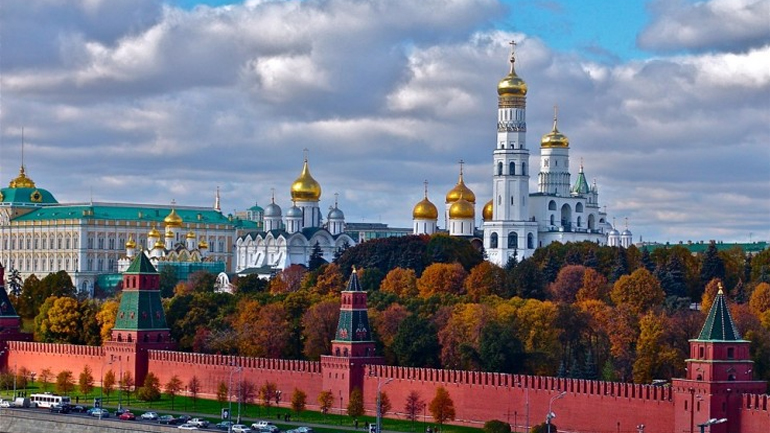 Κρεμλίνο: Οι αεροπορικές επιδρομές στη Συρία κατά του ISIS θα συνεχιστούν