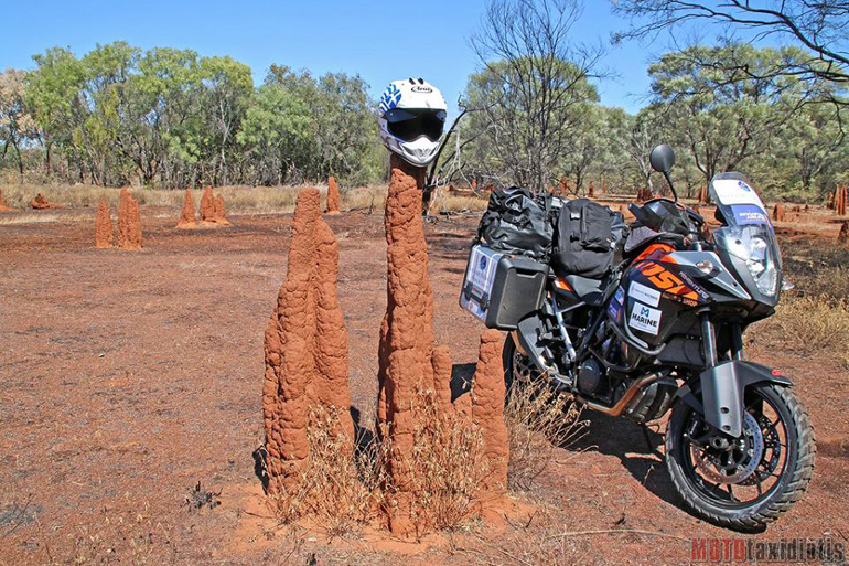 Η ελληνική σημαία στο κράνος του Κώστα Μητσάκη...