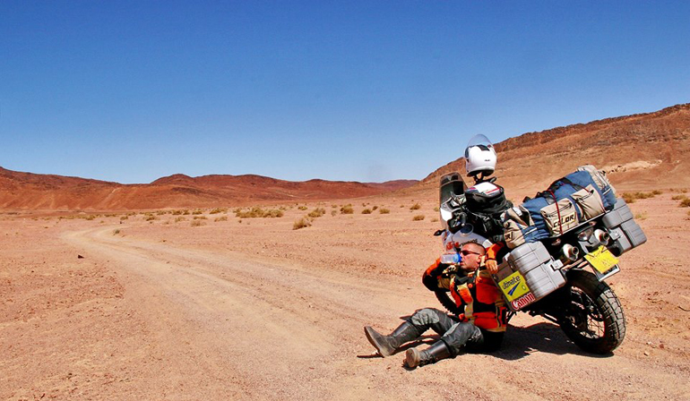 Ο Κώστας Μητσάκης έχει ταξιδέψει σχεδόν σε όλο τον κόσμο και συνεχίζει να το κάνει...