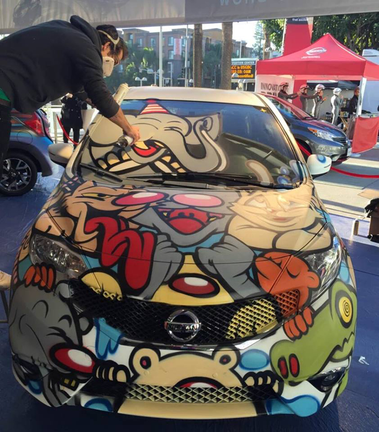 Φοβερό graffiti πάνω σε μοντέλο της Nissan... 