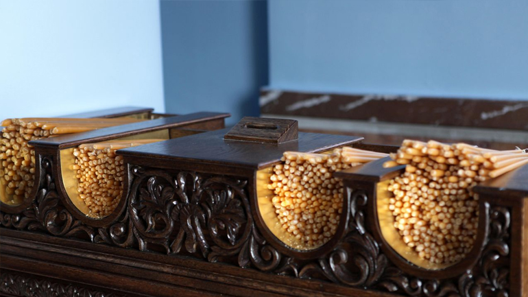 Βόλος: Κρύφτηκε στην Αγία Τράπεζα και διέρρηξε το παγκάρι