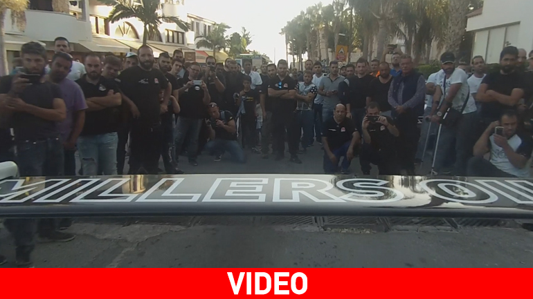 Ο Κώστας Πατσουρέας οδηγεί… τάπα!