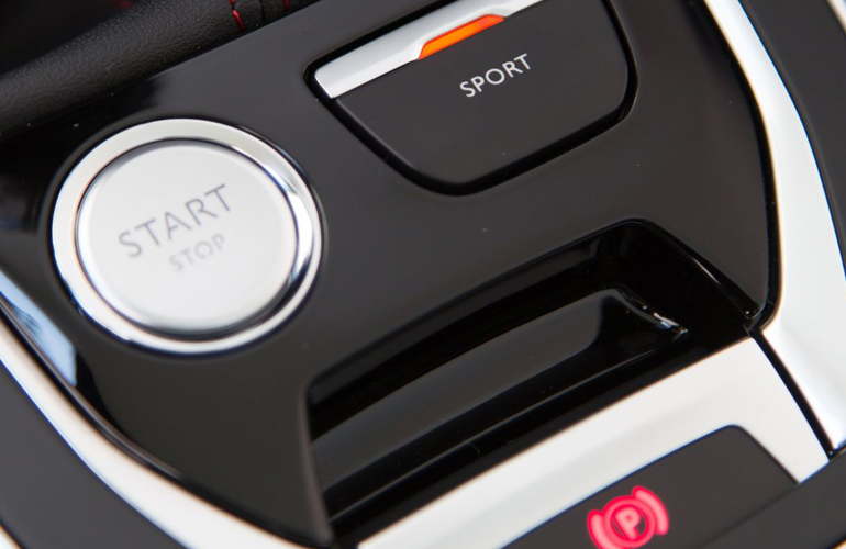 Μπουτόν εκκίνησης κινητήρα, ηλεκτρικό χειρόφρενο και λειτουργία sport