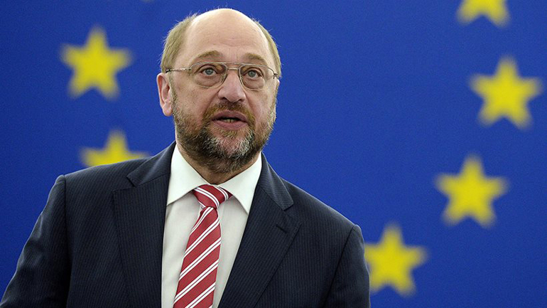 Ευθύνες στον Σόιμπλε ρίχνει ο Σούλτς για τη διάσπαση της Ευρώπης στο προσφυγικό