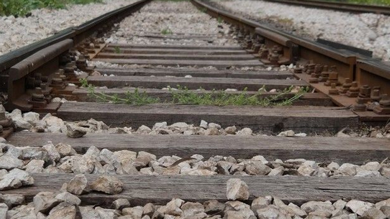 Τρένο παρέσυρε γυναίκα στους Αγίους Αναργύρους Τρένο παρέσυρε γυναίκα στους Αγίους Αναργύρους