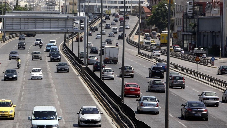 Ανατροπή φορτηγού στον Κηφισό