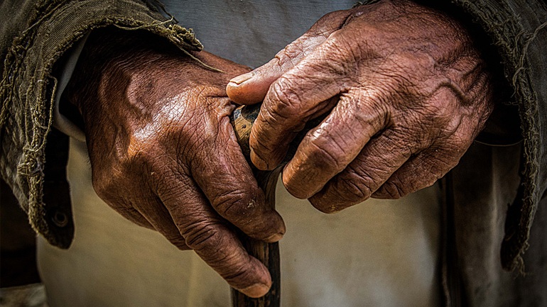 Λασίθι: Τον πλησίασε και τον έπεισε να του δώσει τα χρήματά του