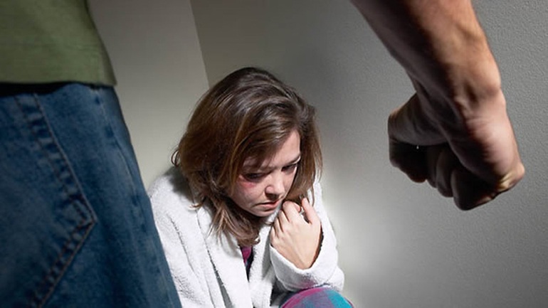 Προτεραιότητα της Τοπικής Αυτοδιοίκησης η ενίσχυση των θυμάτων κακοποίησης