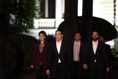 H έξοδος Τσίπρα από το προεδρικό μέγαρο