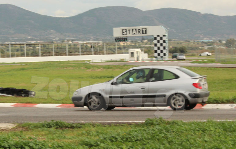 Σε τέτοιου είδους εκδηλώσεις πηγαίνουν οδηγοί που θέλουν να δοκιμάσουν τα όρια στο αυτοκίνητό τους, όποιο και να είναι αυτό...