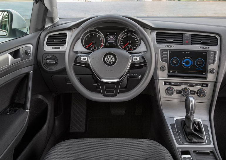 Το εσωτερικό του VW Golf...