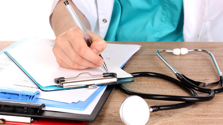 Προσποιούνταν τους δικηγόρους και τους γιατρούς για να εξαπατούν ηλικιωμένους