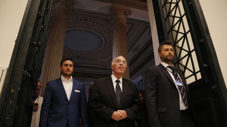 Κόντρα Λεβέντη-Μαξίμου για την πρόταση περί Οικουμενικής