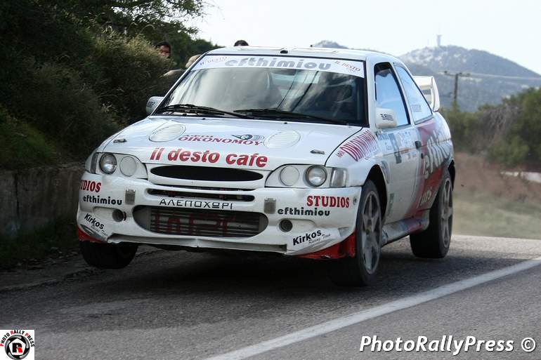 Δεύτερη θέση γενικής για τους Μιχάλη και Παναγιώτη Ευθυμίου (μπαμπάς και... γιος) με το γνώριμο Ford Escort WRC...