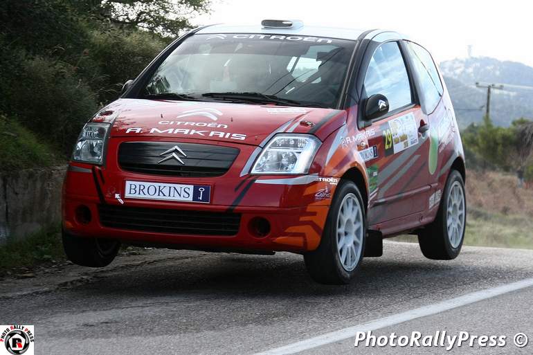 Πέταγε... ο Βασίλης Ζάχος έχοντας στο κάθισμα του συνοδηγού τον Βαγγέλη Ασπρόμουγγο. Τελικά κατάφεραν να τερματίσουν στην 10η θέση με ένα αυτοκίνητο της κλάσης Α6...