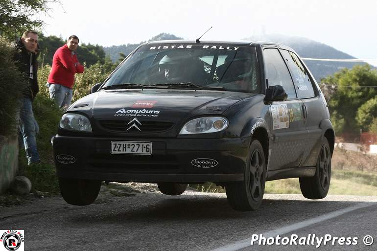 Οι Γιάννης Μπίστας και Χρήστος Μπακλωρής με Citroen Saxo...