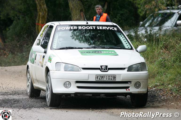 Άτυχοι οι Μπενούκας - Παναγιωτακόπουλος οι οποίοι εγκατέλειψαν στην 2η ειδική διαδρομή... 