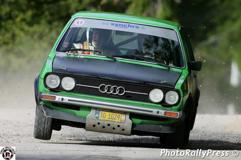 Στον αέρα... με Audi 80 GT οι Χωριανόπουλος - Φωτεινόπουλος οι οποίοι κατάφεραν να ανέβουν στο βάθρο της κατηγορίας των ιστορικών!