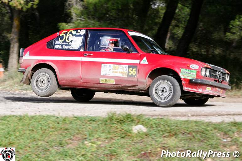 Άτυχοι οι Παπάζογλου - Τσαντζάλης που εγκατέλειψαν στην 6η ειδική διαδρομή από μηχανική βλάβη...  