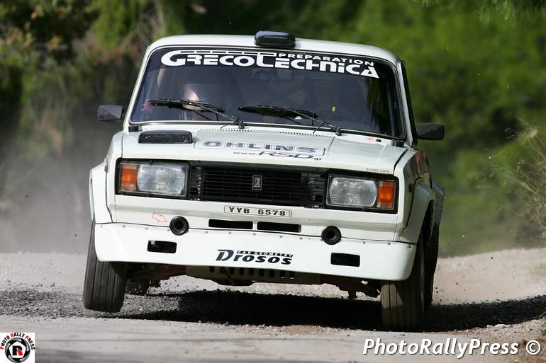 Εγκατέλειψαν οι Γιάννης και Θανάσης Μουτζούρης όταν το Lada τους παρουσίασε πρόβλημα στην τελευταία ειδική διαδρομή... 