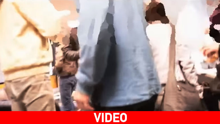 Καρέ-καρέ η εισβολή αντιεξουσιαστών στο Ιταλικό προξενείο