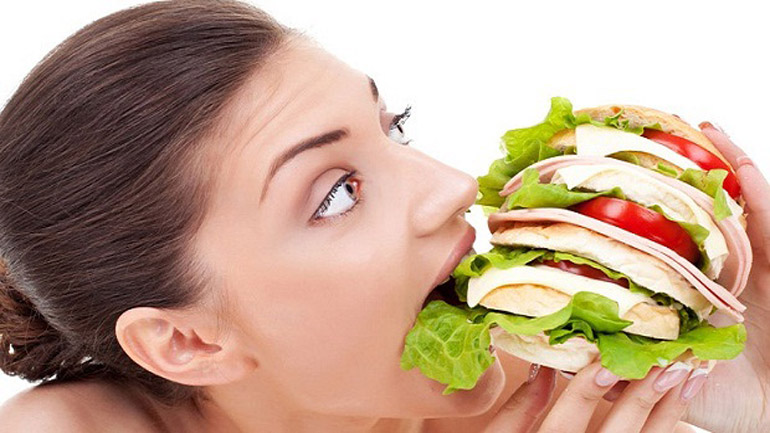 Έξι λόγοι για τους οποίους πεινάς ενώ έχεις ήδη φάει