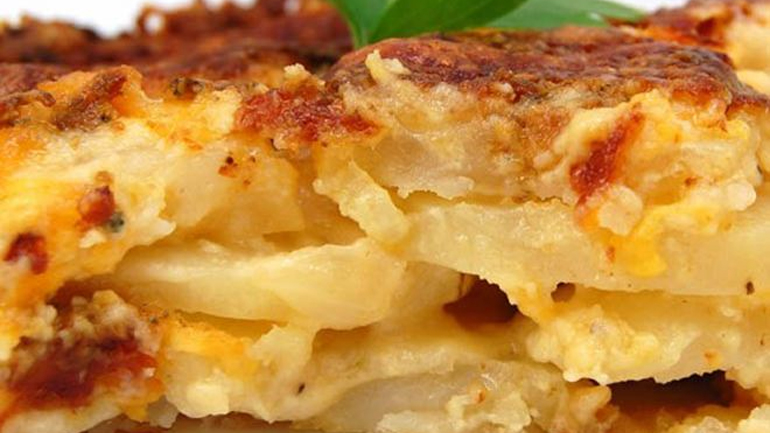 Φτιάξτε το πιο γευστικό σουφλέ με μανιτάρια, πατάτες και γιαούρτι