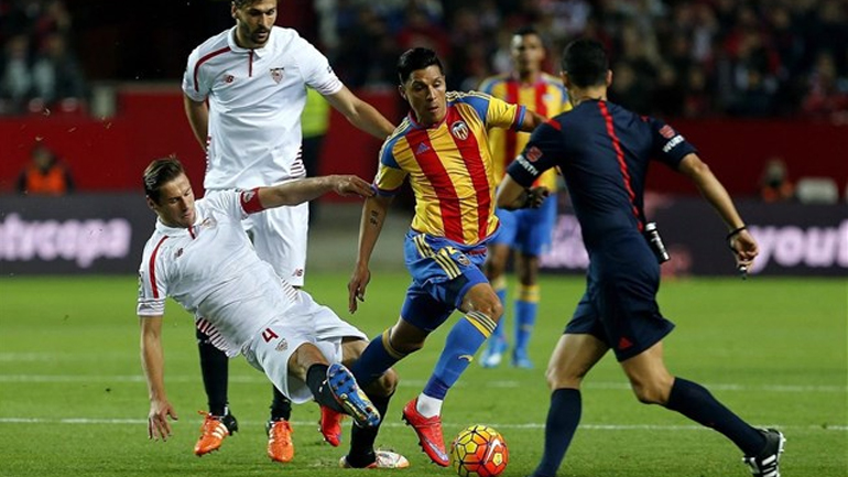 Νίκησε και… ανάσανε η Σεβίλλη