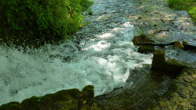 Βόλος: Οδηγούσε σε χείμαρρο σαν να μην συνέβαινε τίποτα