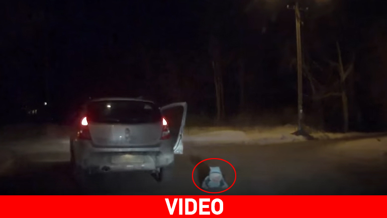 Ρωσία: Μωρό πέφτει από αυτοκίνητο…