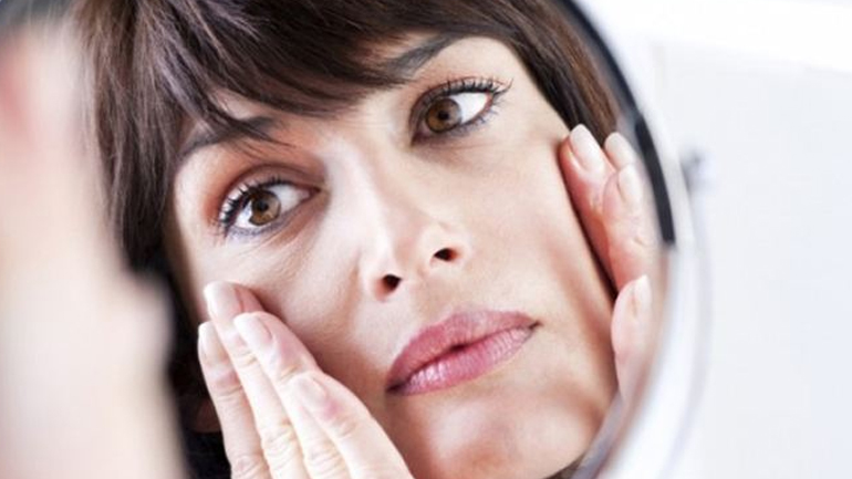Πώς να μειώσετε τις ρυτίδες έκφρασης γύρω από τα μάτια σας