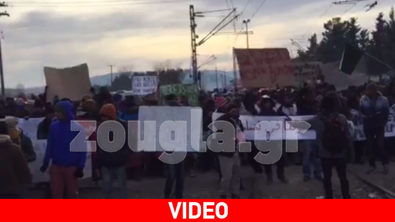 Ένταση στη Ειδομένη – Διαδηλώνουν οι αποκλεισμένοι Ένταση στη Ειδομένη – Διαδηλώνουν οι αποκλεισμένοι