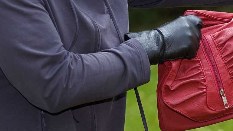 Θεσσαλονίκη: Χειροπέδες σε νεαρό που λήστευε γυναίκες