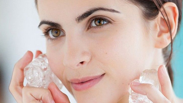 Πόσο καλό κάνει ο πάγος στο δέρμα;