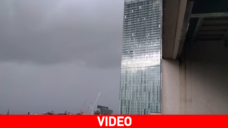 Ουρανοξύστης βγάζει ανατριχιαστικούς ήχους όταν…