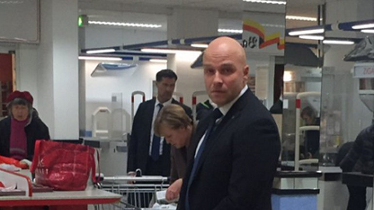 Η Μέρκελ στο σούπερ μάρκετ