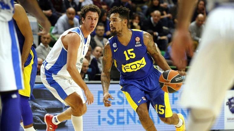 «Ζωντανή» η Μακάμπι, 76-74 την Σάσαρι