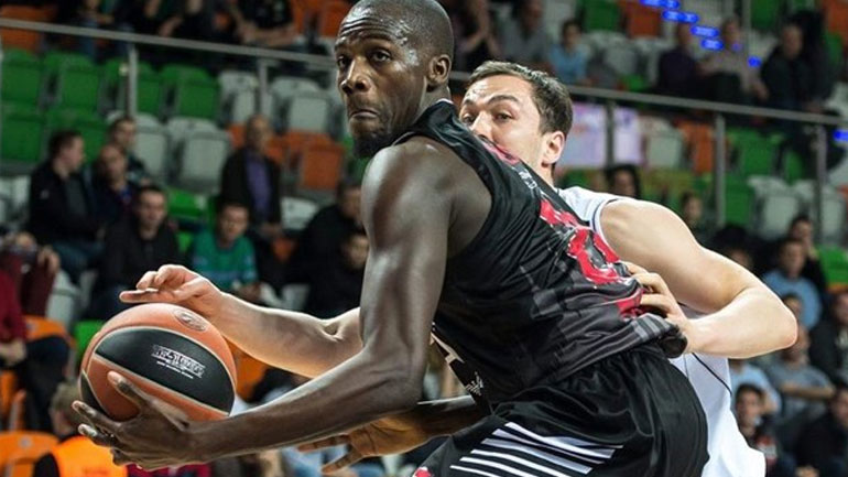 Ολυμπιακός: Ντύνεται στα ερυθρόλευκα ο Σον Τζέιμς Ολυμπιακός: Ντύνεται στα ερυθρόλευκα ο Σον Τζέιμς