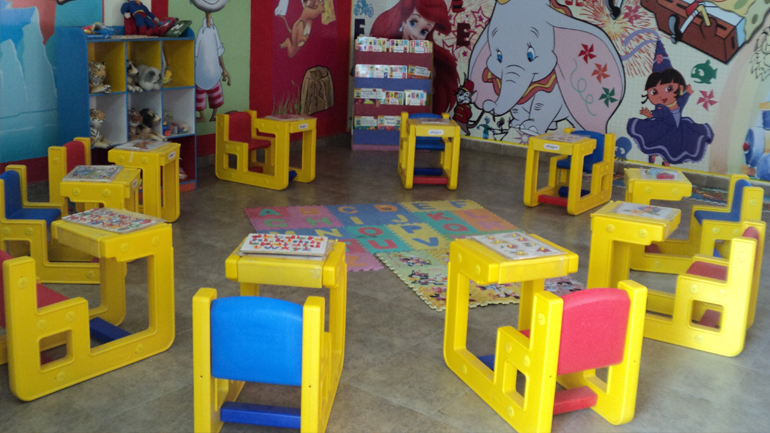 Λάρισα: Πέταξαν τρεις μολότοφ σε παιδικό σταθμό