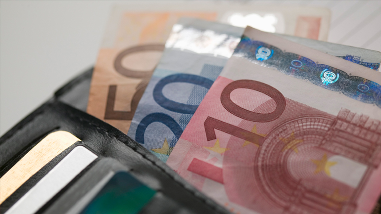 Μεγάλες περικοπές στις συντάξεις ζητούν οι δανειστές