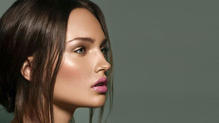 Strobing: Η νέα τάση στο μακιγιάζ των επωνύμων που κάνει θραύση