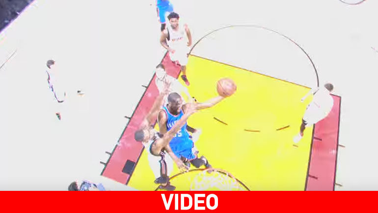 Καταπληκτικό κάρφωμα από τον Κέβιν Ντουράντ