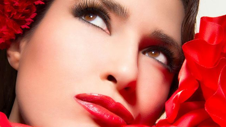 Οι experts δίνουν συμβουλές για ένα τέλειο γιορτινό και όχι μόνο μακιγιάζ